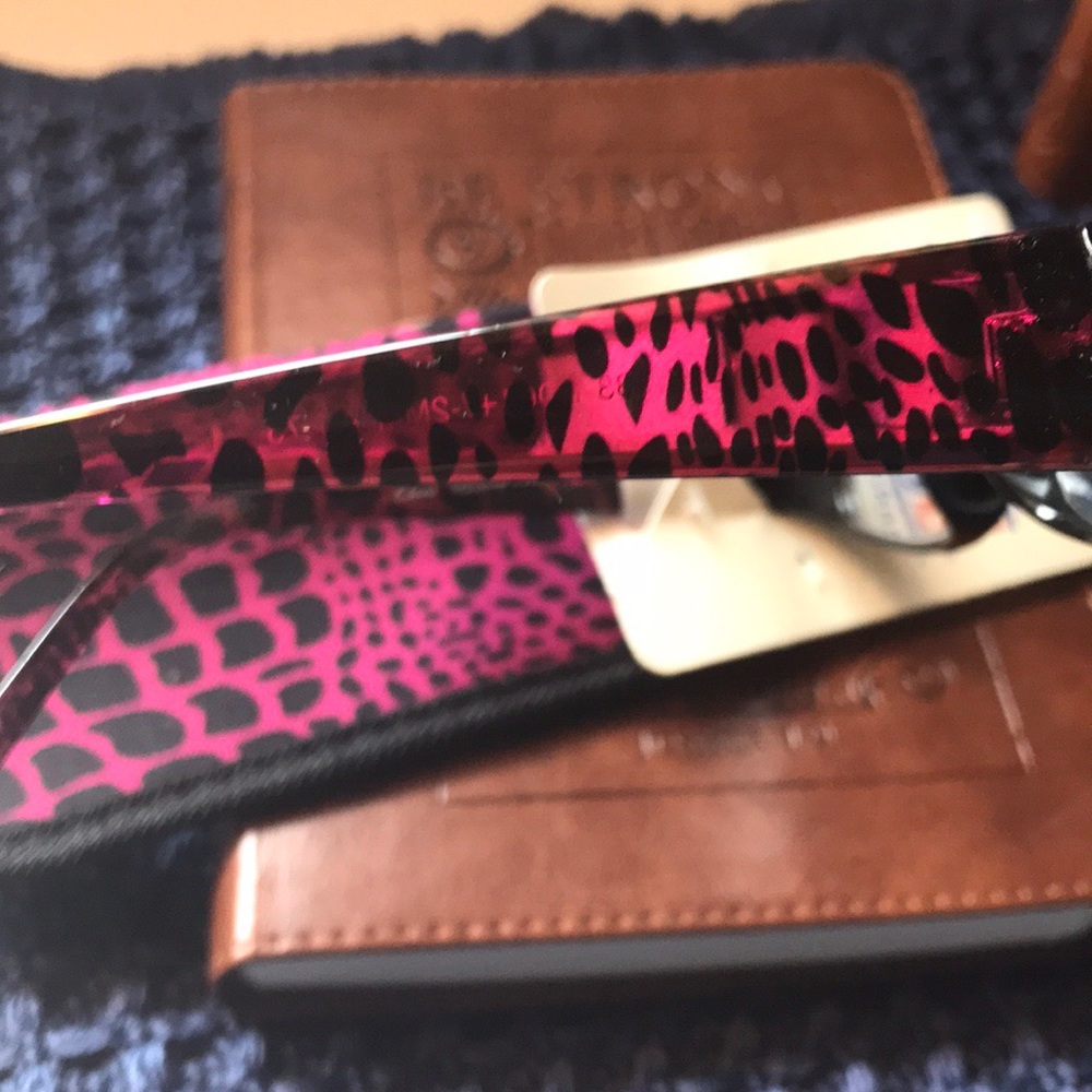 3 Foster Grant eye readers  and fashionable case - Picture 5 of 8